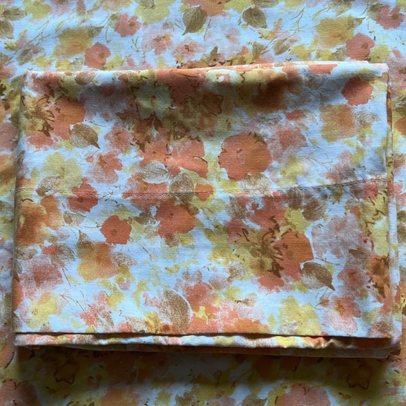 Set of 2 Vintage Standard Pillow Cases - Picture 2 of 4